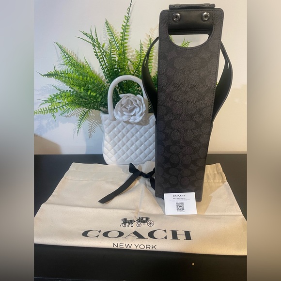 🖤NWT Coach Wine Tote - Picture 4 of 6
